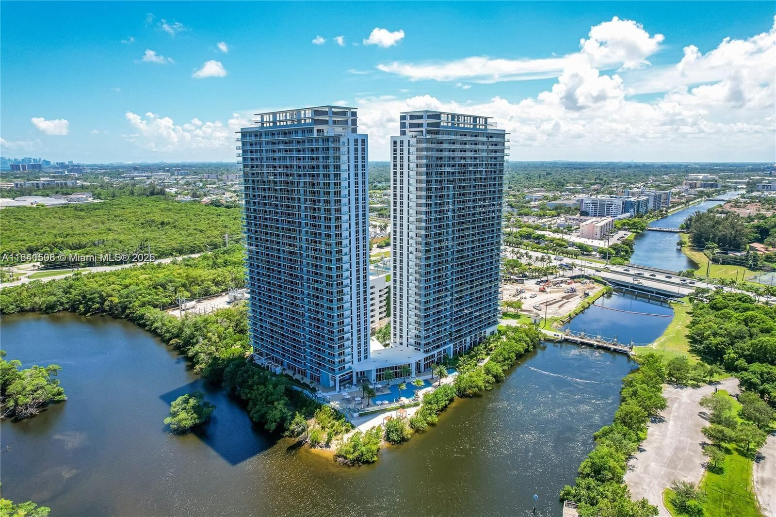 Property Photo: 16385 Biscayne Blvd Ph7 FL 33160