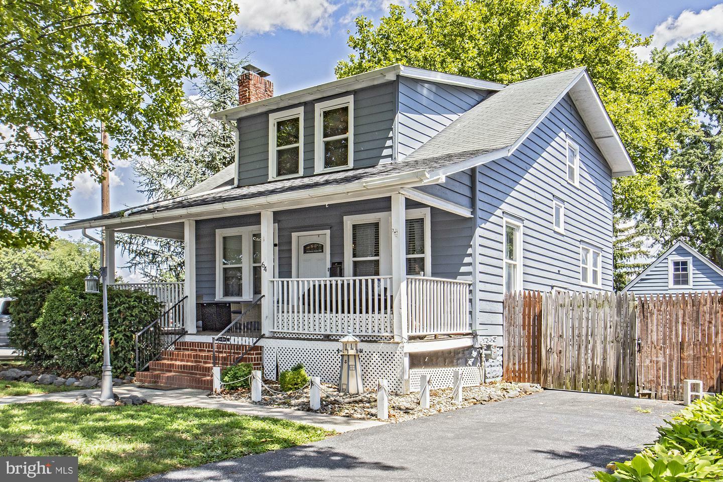 Property Photo:  64 Oak Street  NJ 08070 