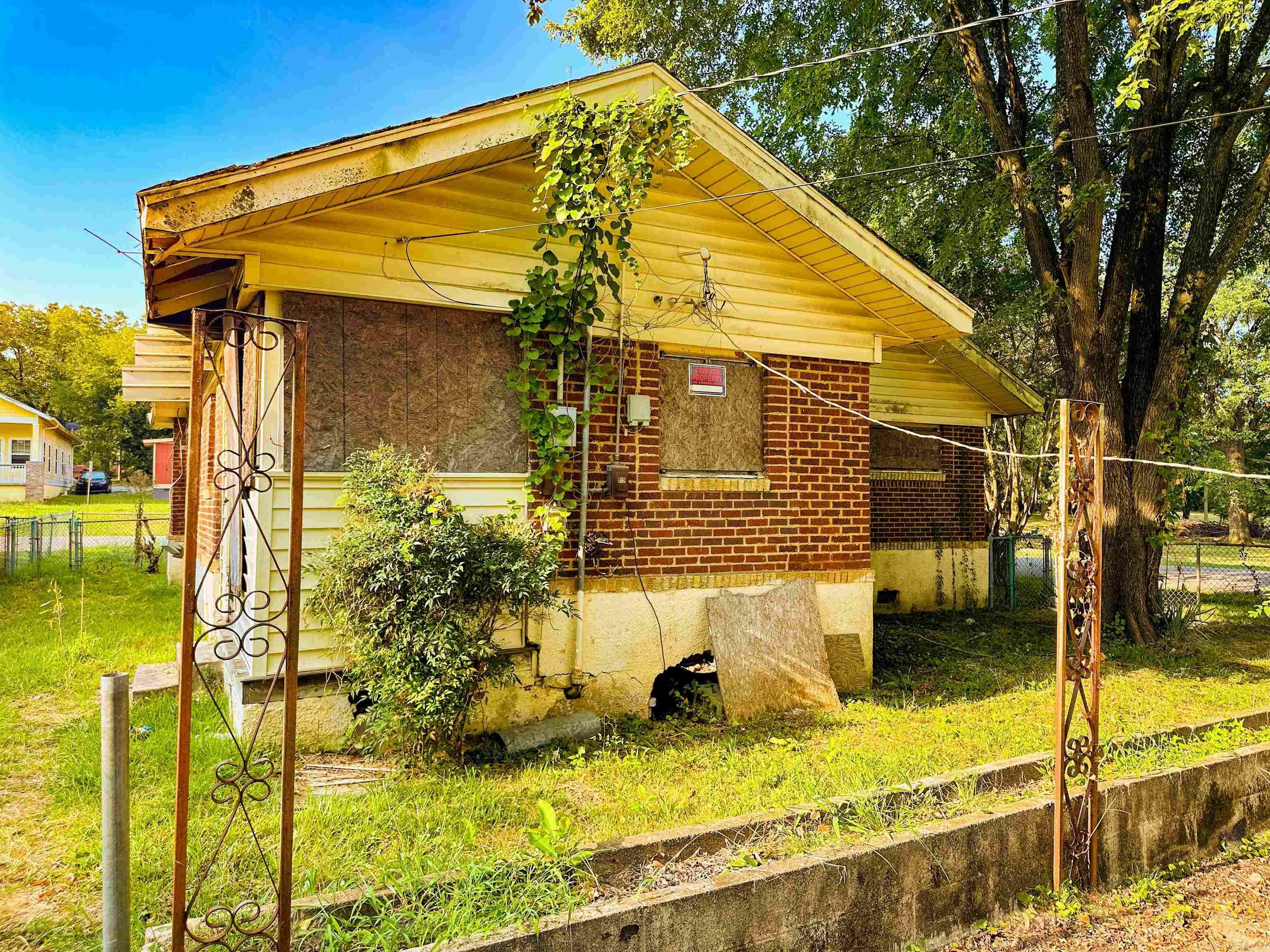 Property Photo:  4324 W 13th St  AR 72204-2904 