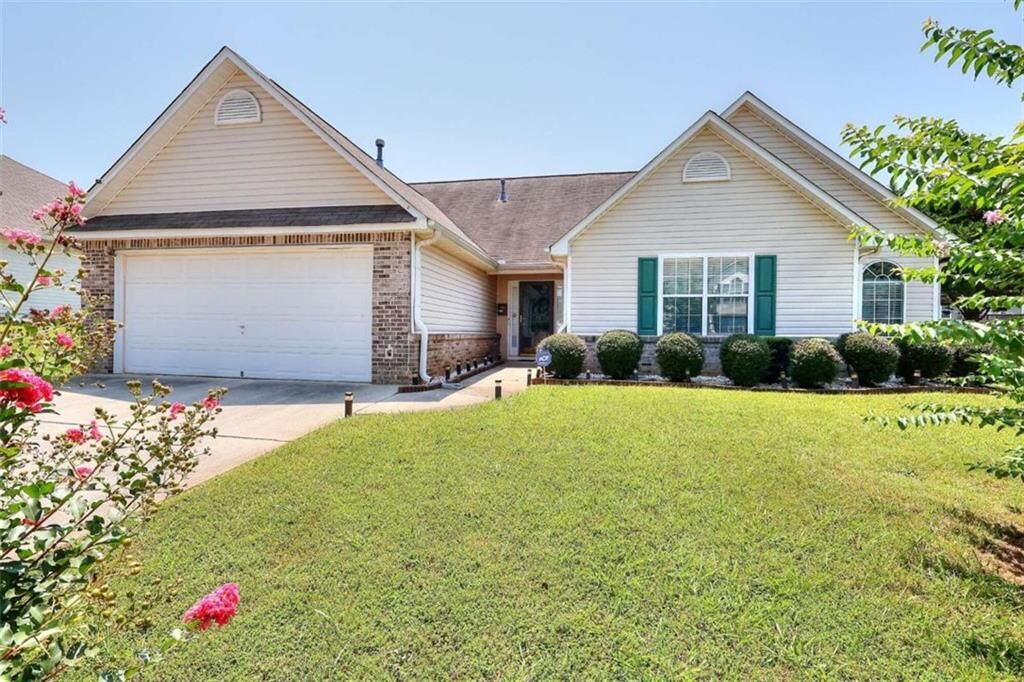 Property Photo: 5270 Yellow Pine Drive GA 30252