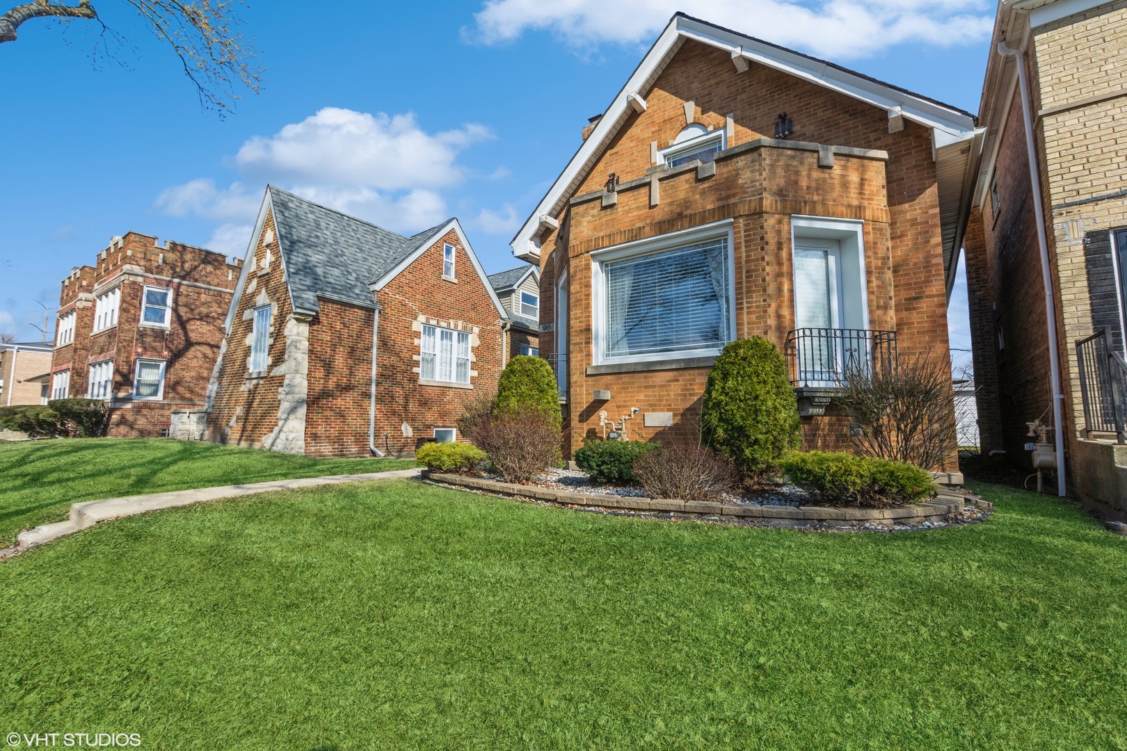 Property Photo:  7955 S Blackstone Avenue  IL 60617 