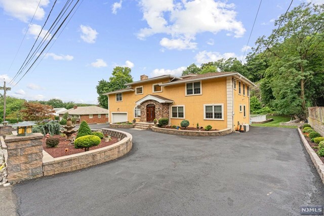 Property Photo:  6 Mountain Avenue  NJ 07424 