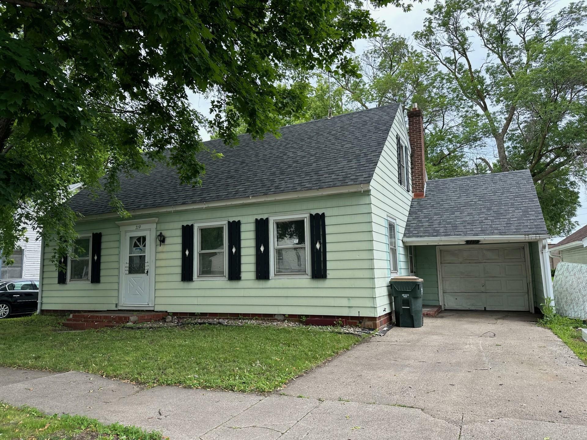 Property Photo:  719 9th Street E  MN 55336 