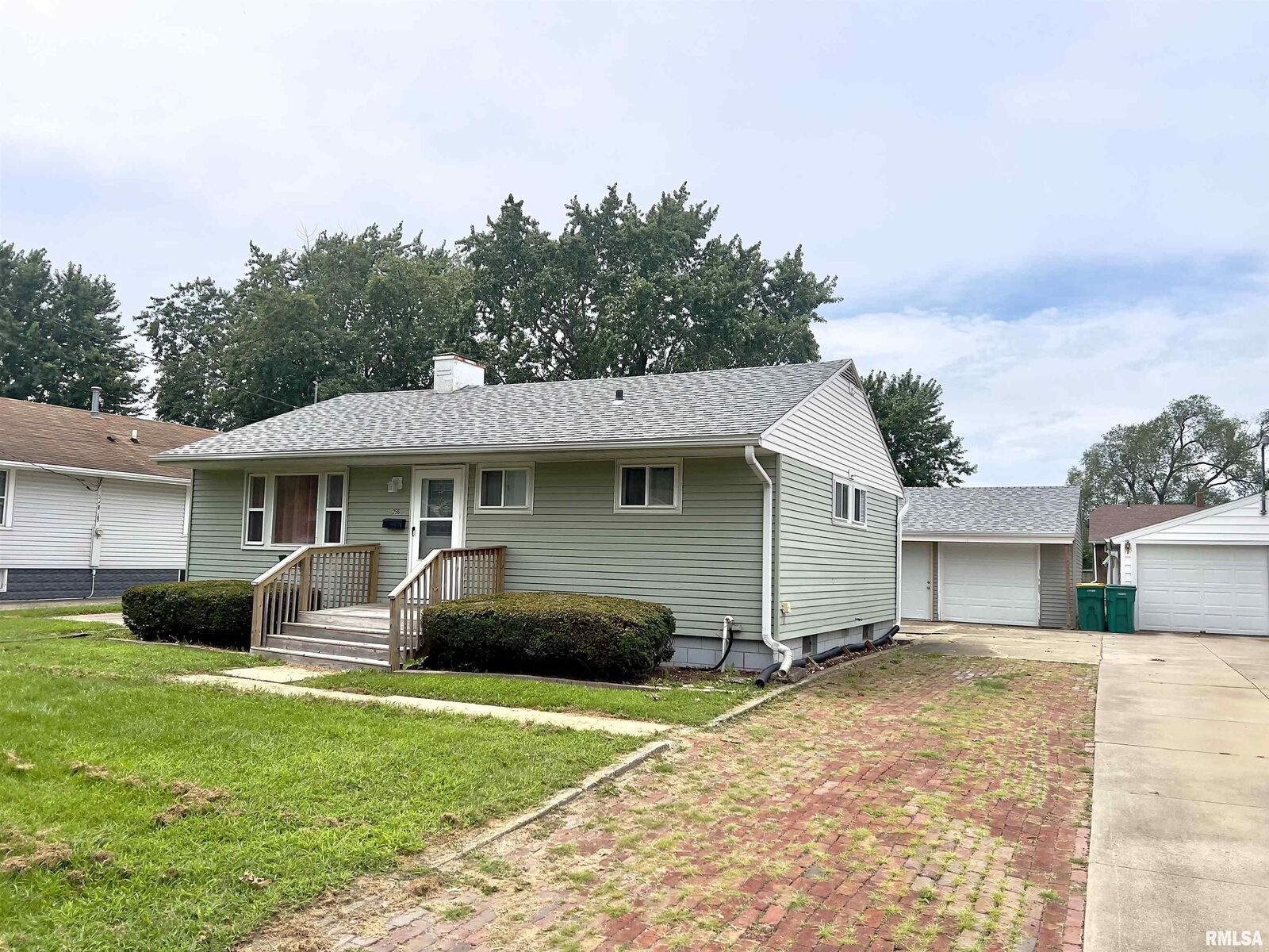 Property Photo:  256 Division Street  IL 61401 