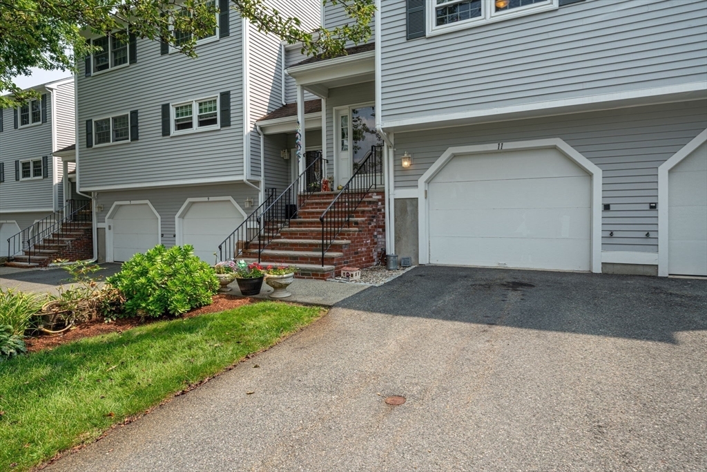 Property Photo:  11 Olde Village Dr 11  MA 01970 