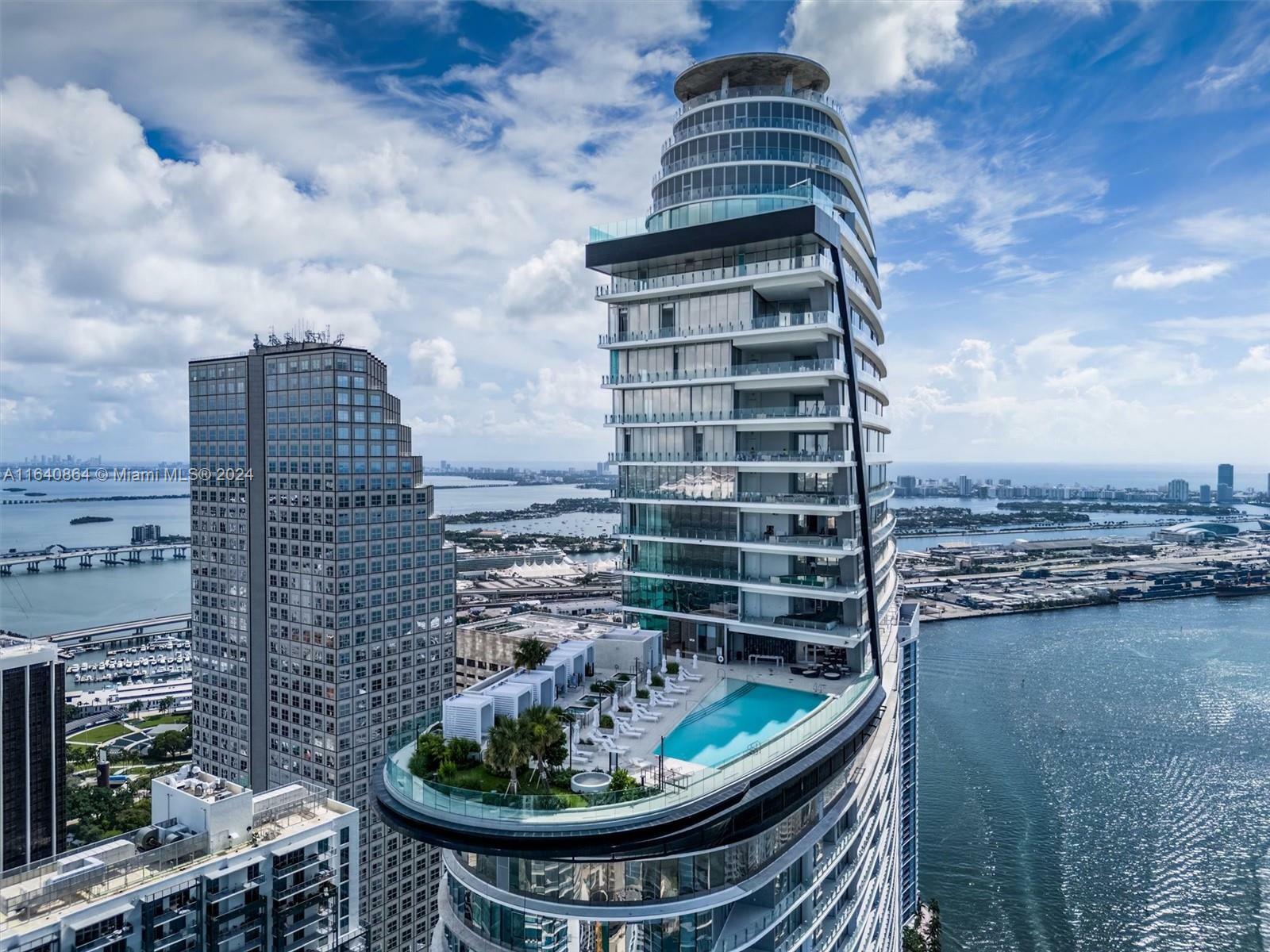 Property Photo:  300 Biscayne Blvd Way 3001  FL 33131 