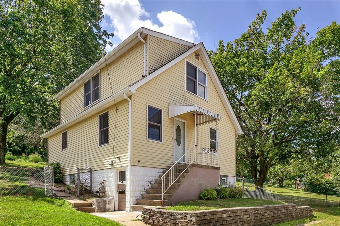 Property Photo:  1052 Franklin Dr  PA 15102 