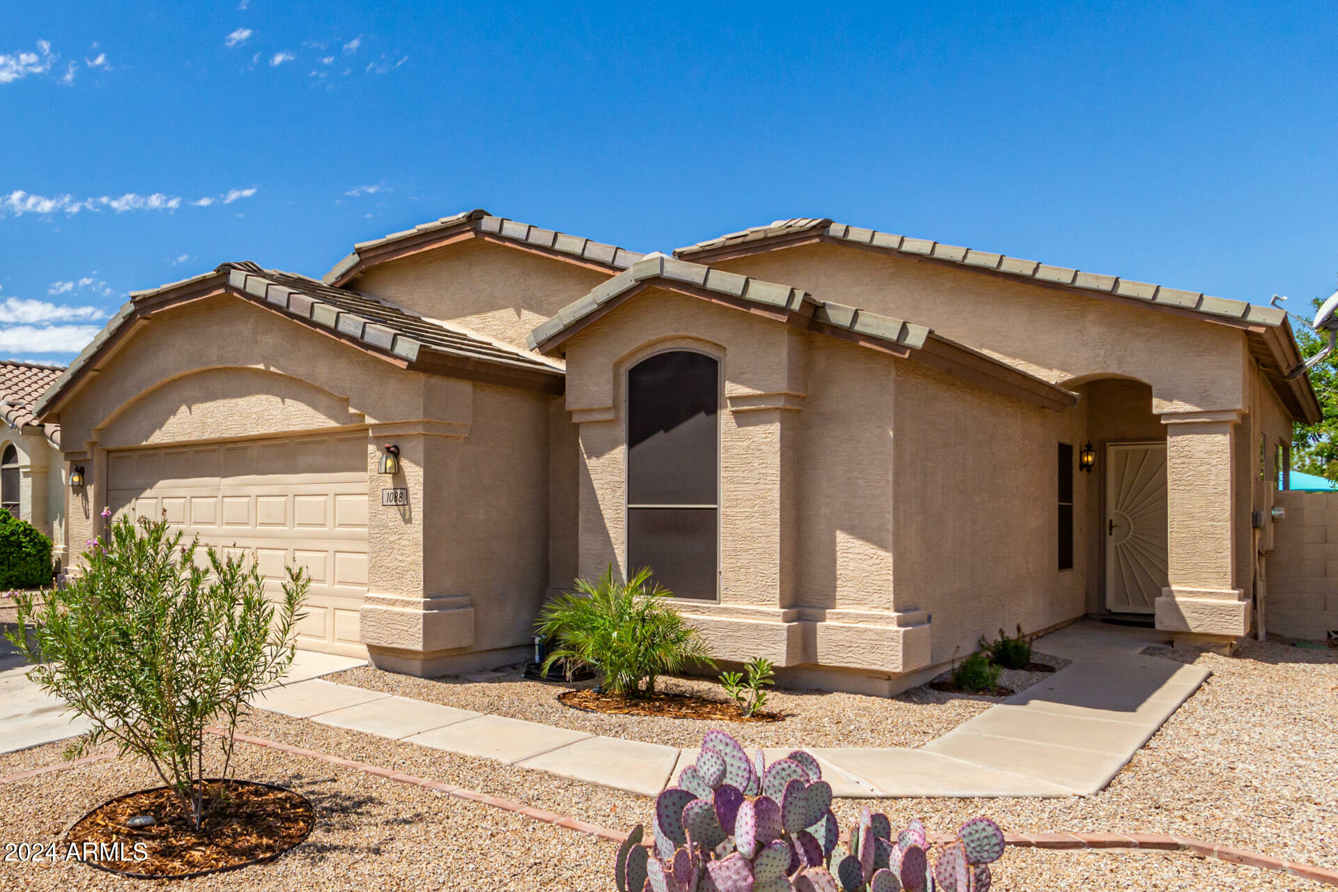 Property Photo:  1088 S Sierra Street  AZ 85296 