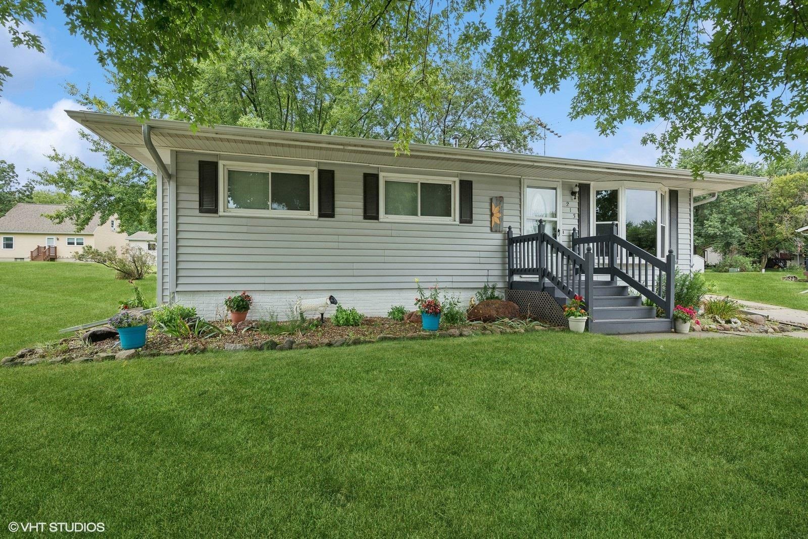 Property Photo:  213 Pine Street  IA 50677 