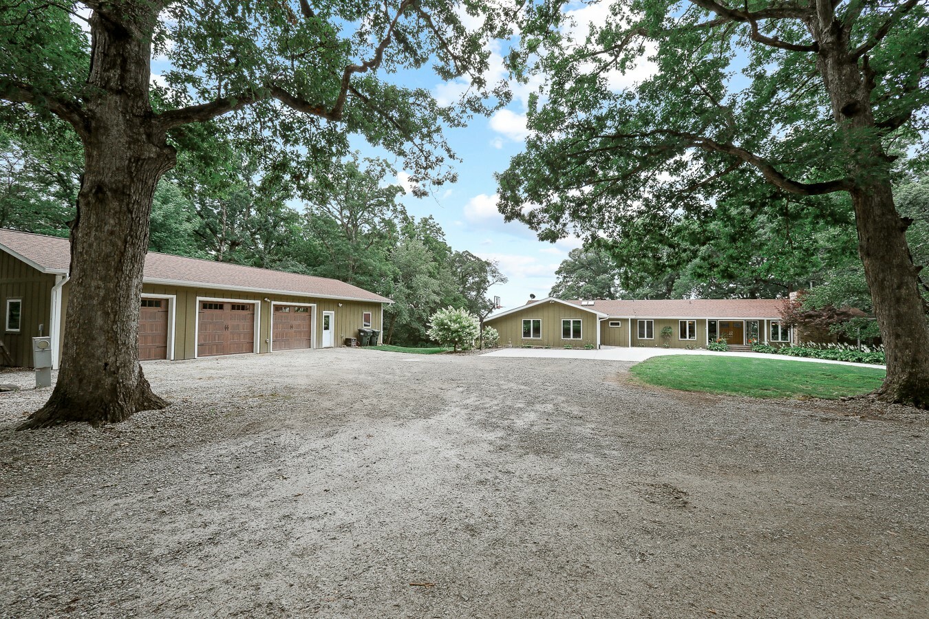 Property Photo:  2126 South Falls Drive  IA 50219 