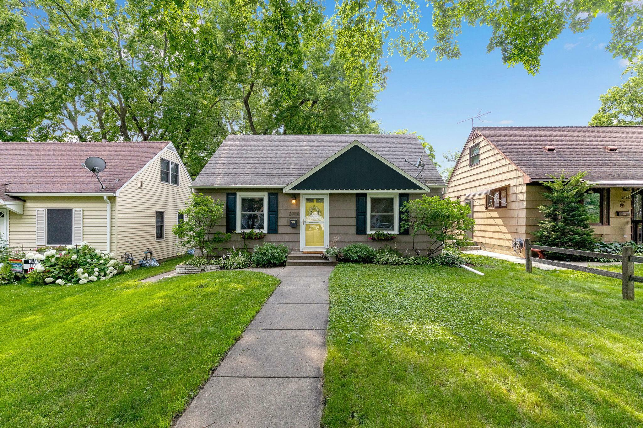 Property Photo:  2708 Edgewood Avenue S  MN 55426 