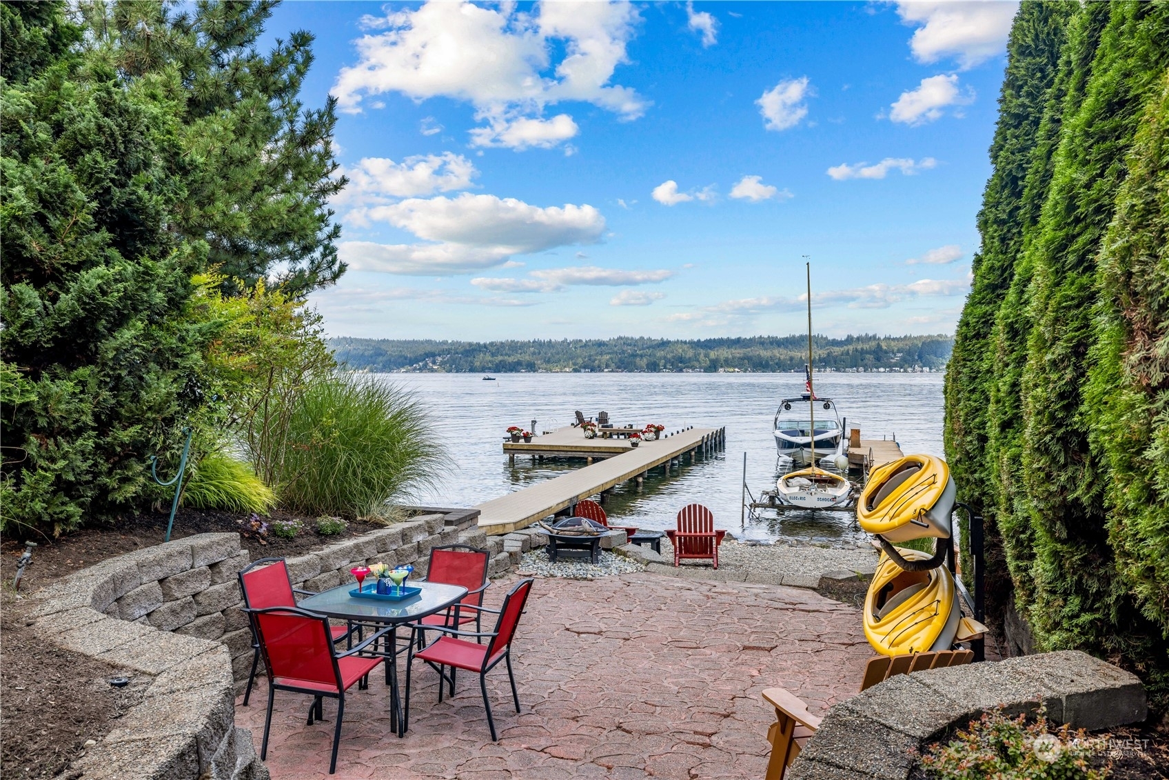 Property Photo:  1408 W Lake Sammamish Parkway SE  WA 98008 