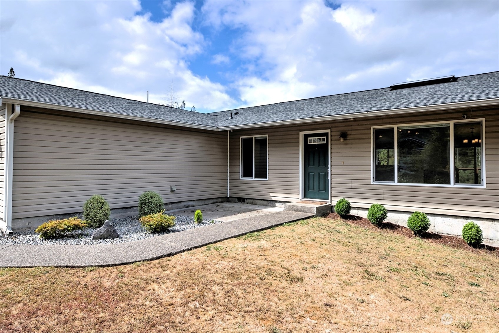 Property Photo:  311 E Penzance Road  WA 98584 