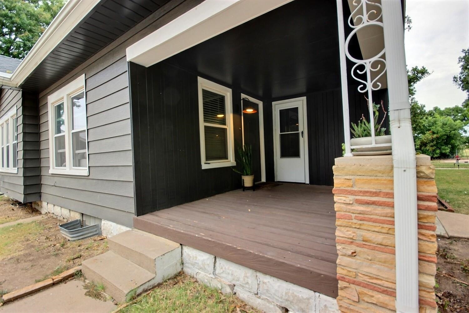 Property Photo:  607 S Holyoke St  KS 67218 