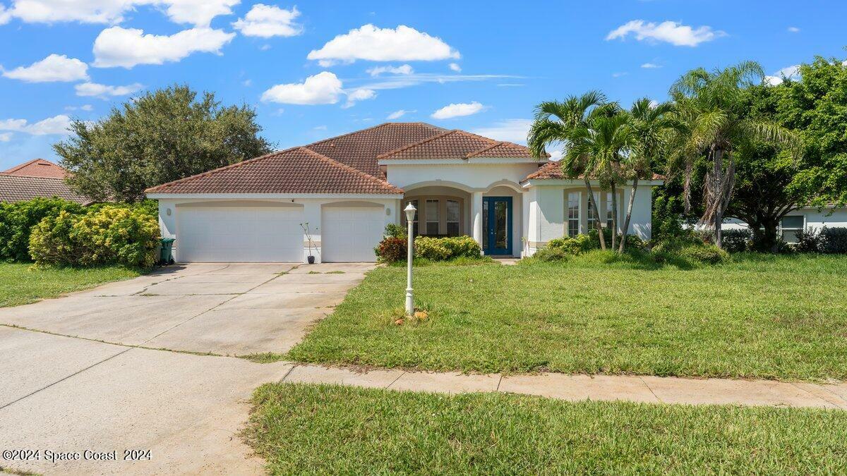 Property Photo:  572 Oceanside Boulevard  FL 32903 