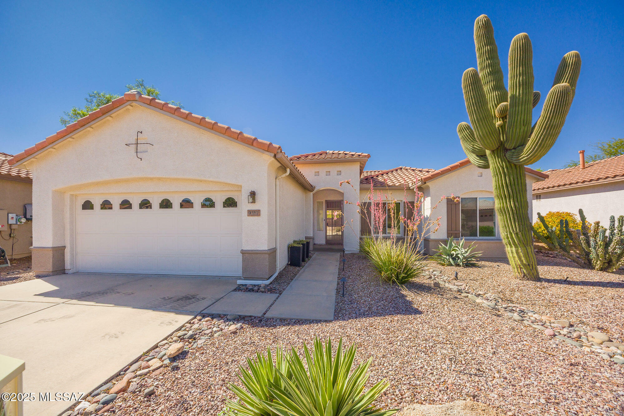 Property Photo: 9387 N Sombrero Canyon Drive AZ 85743