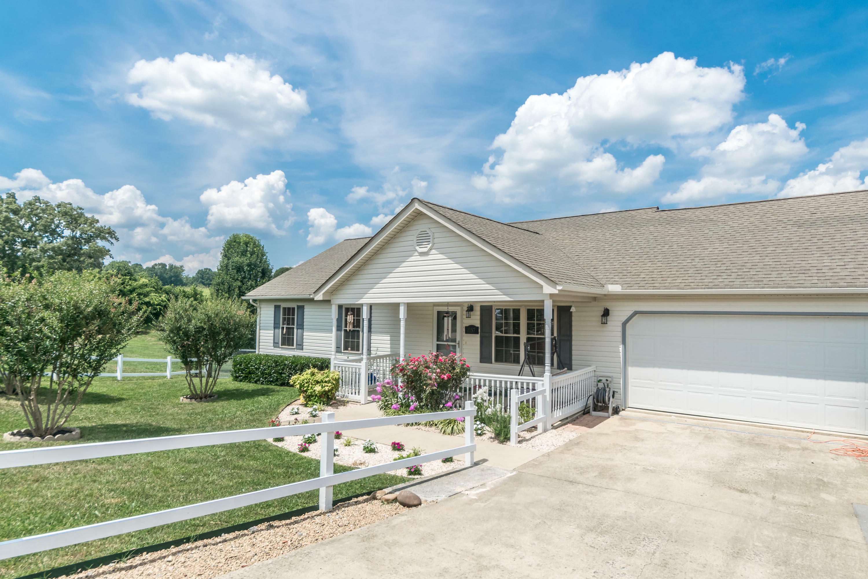 Property Photo:  2157 Buttercup Lane  TN 37681 