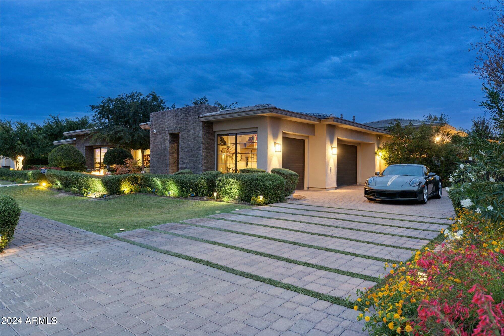 Property Photo:  2751 E Pelican Court  AZ 85297 