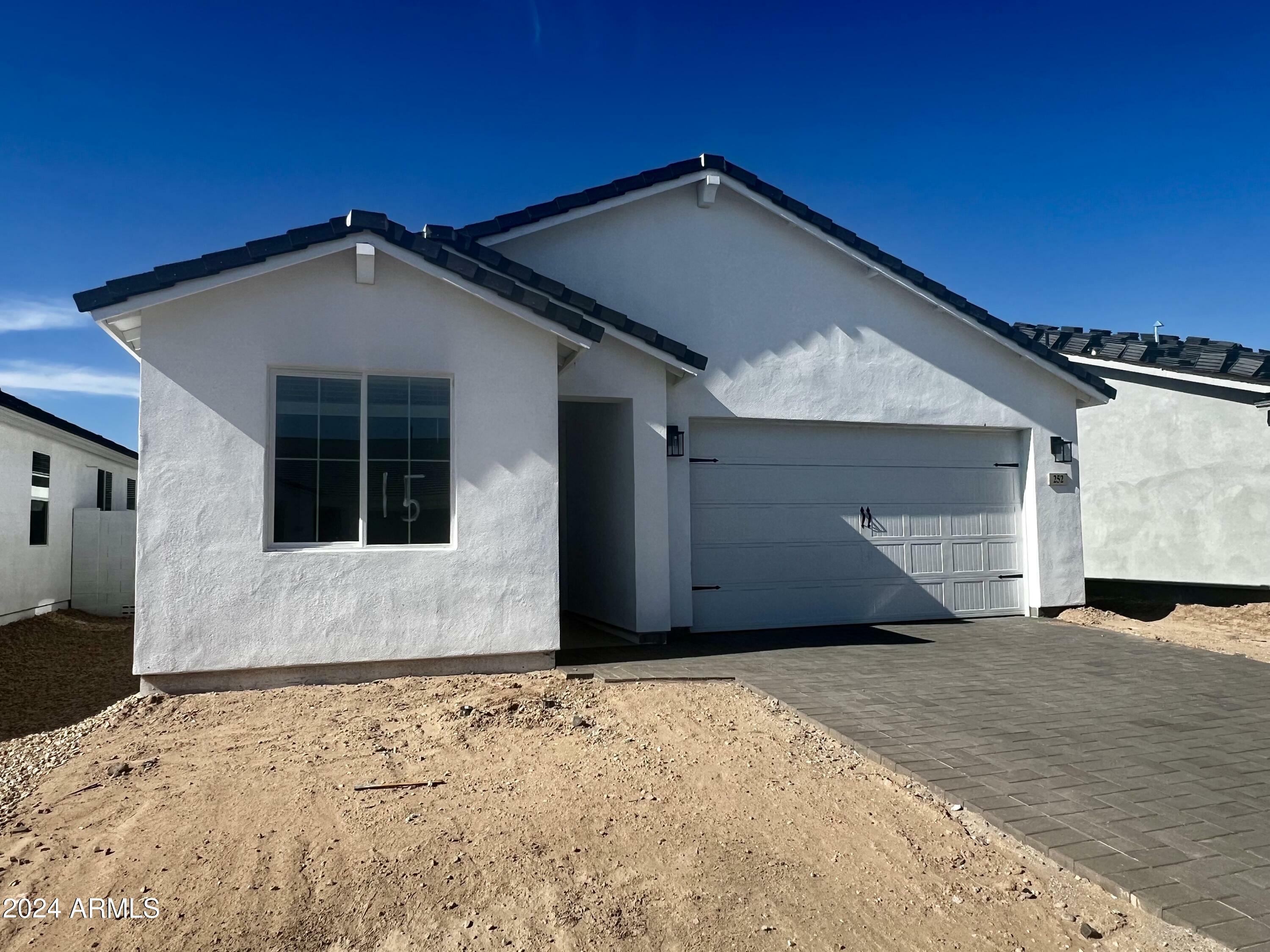 Property Photo:  252 E Leland Road  AZ 85140 