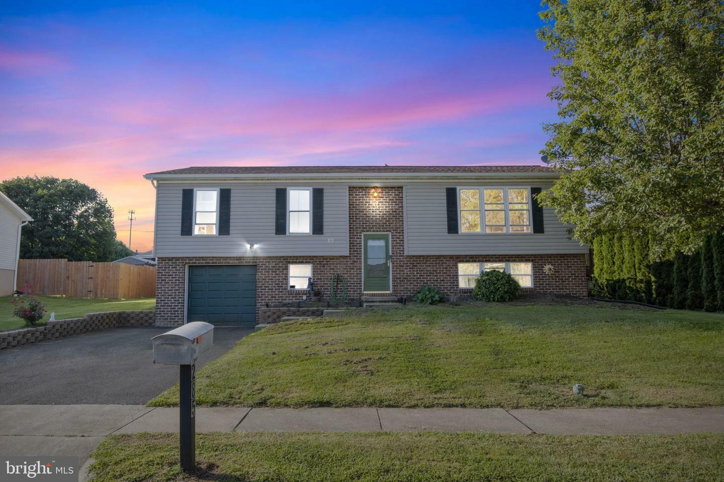 Property Photo:  285 E Beaver Street  PA 17406 