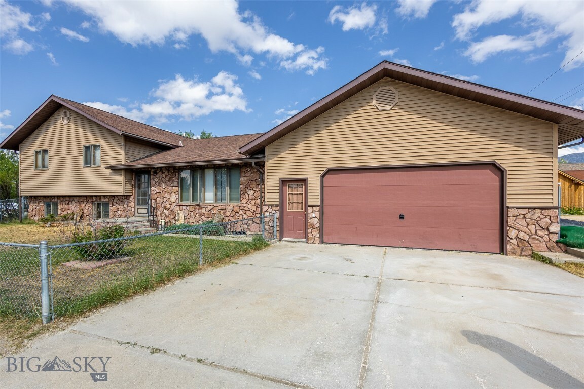 Property Photo:  1400 Schley Avenue  MT 59701 