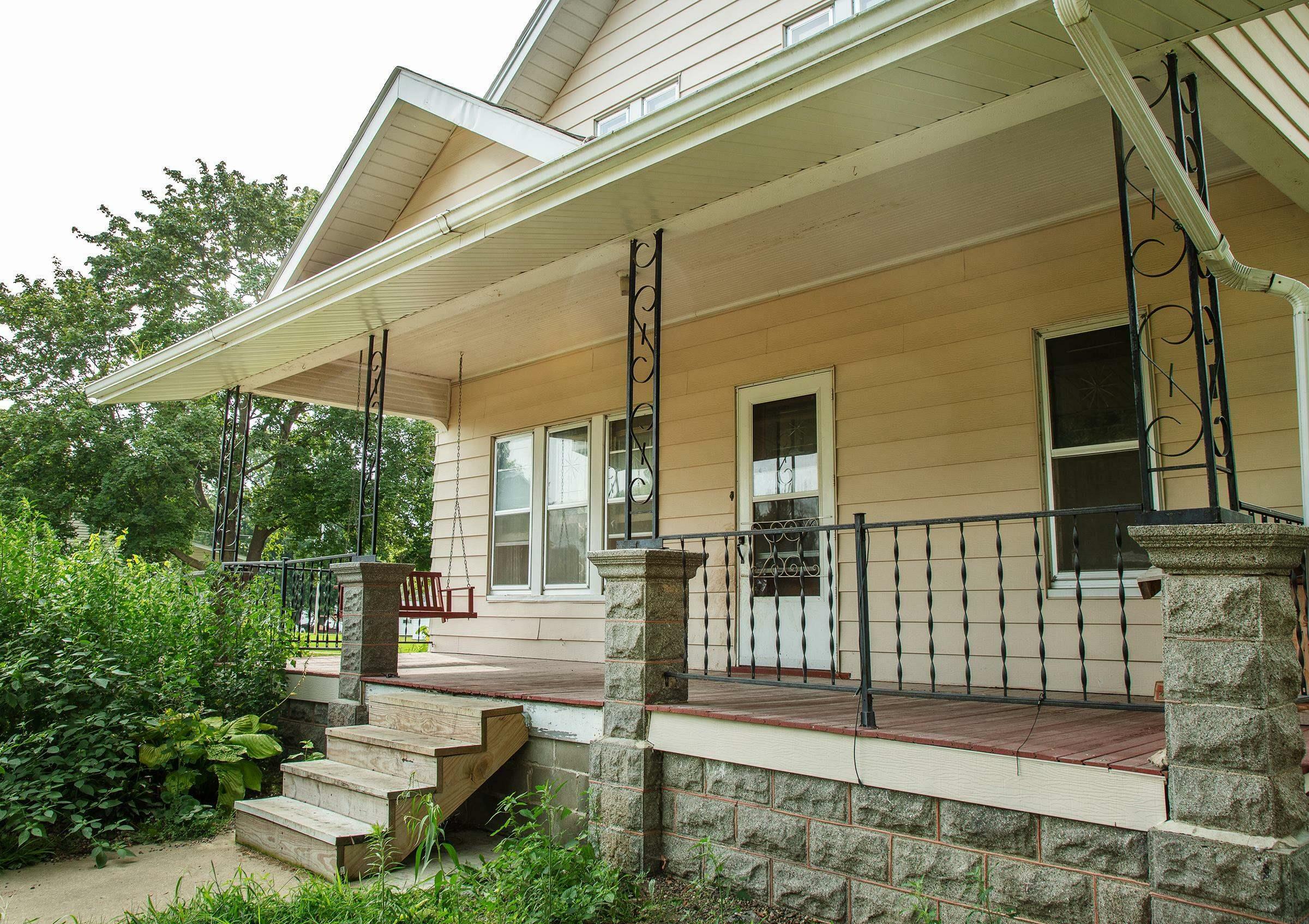 Property Photo:  206 NE 1st Street  IA 50676 