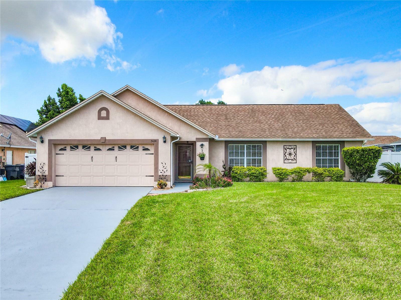 Property Photo:  5634 Loma Vista Court  FL 33896 