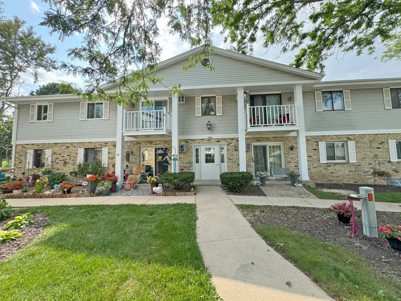 Property Photo: 1226 E Decorah Rd 3 WI 53095