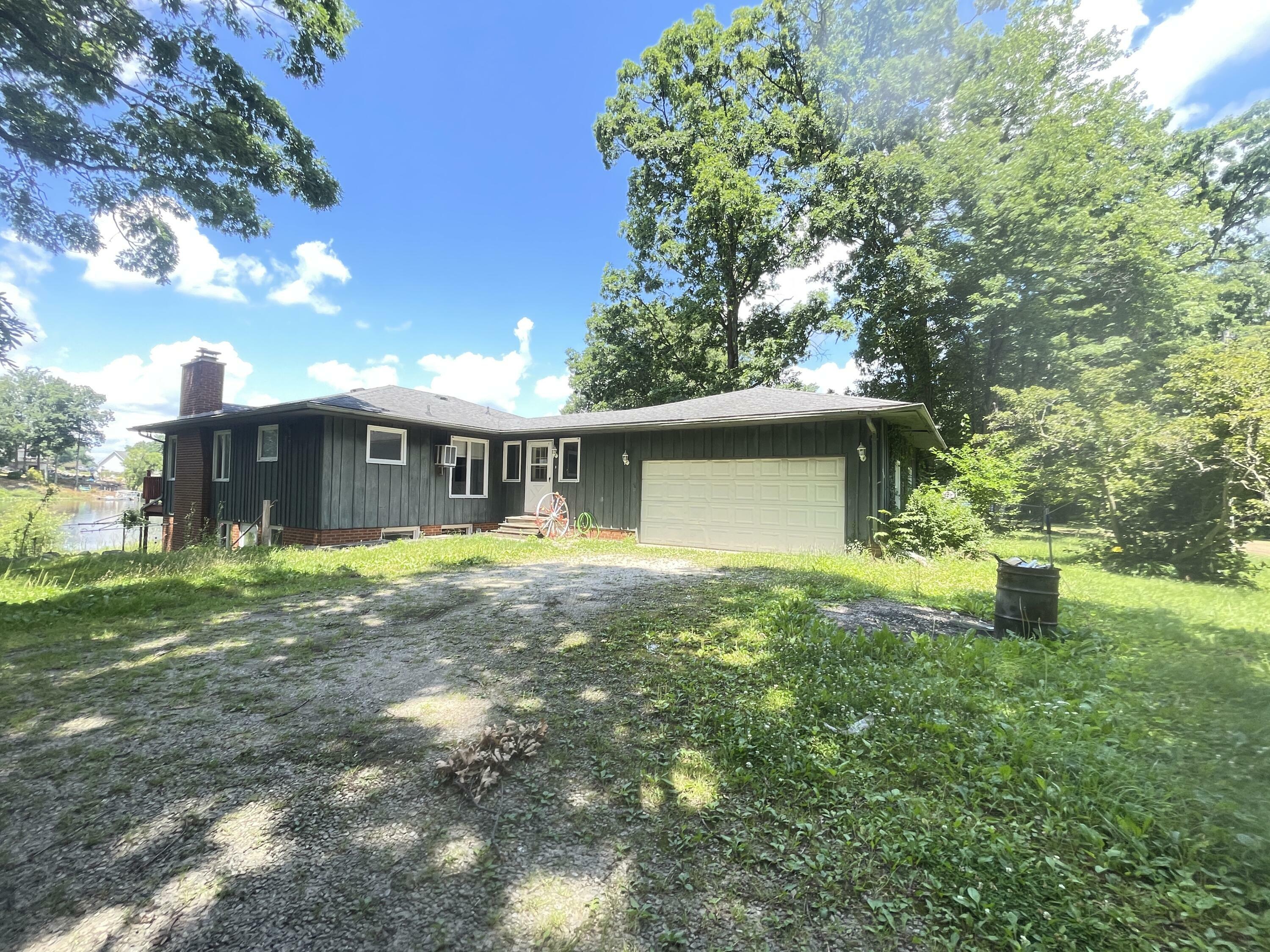 6380 Oak Ridge Drive  Jonesville MI 49250 photo