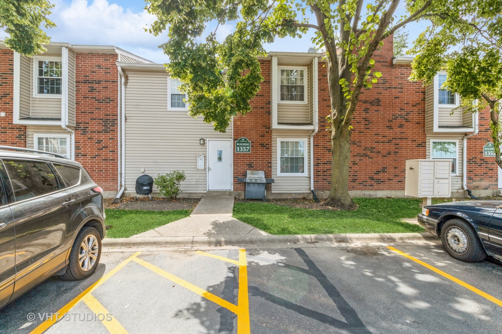 Property Photo:  1357 E Wyndham Circle 204  IL 60074 