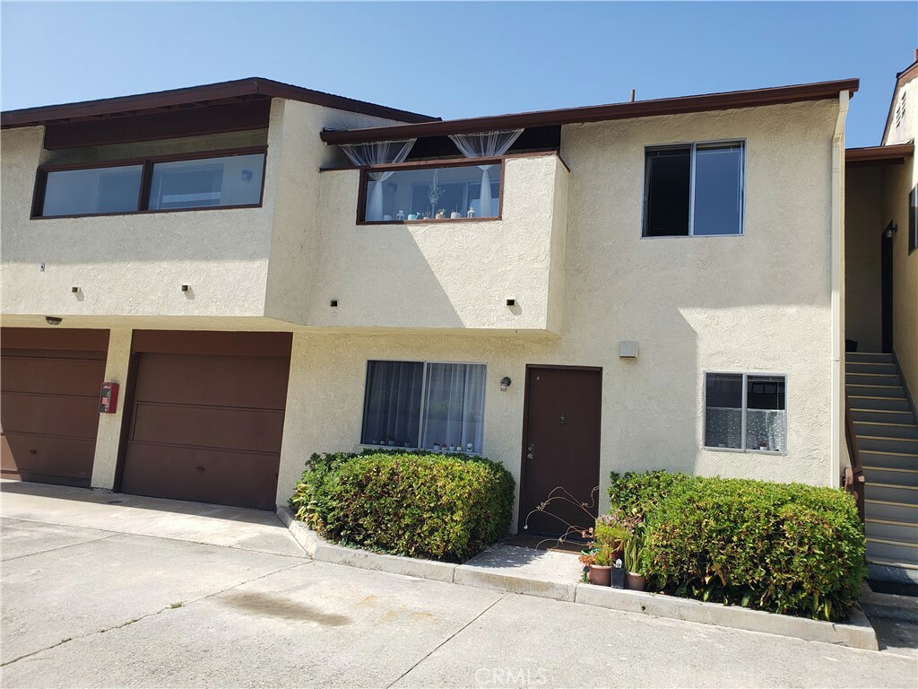 Property Photo:  2556 Santa Ana Avenue D  CA 92627 