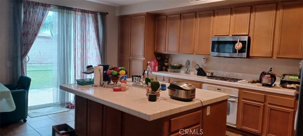 Property Photo:  10832 Saffron Street  CA 92337 