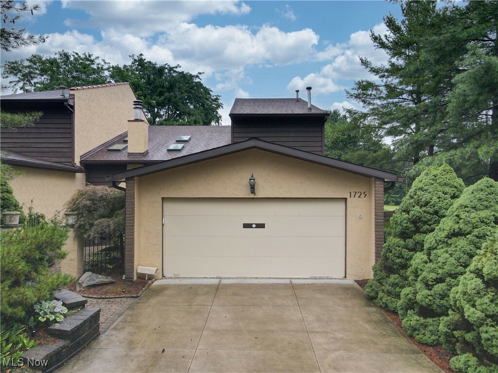 Property Photo:  1725 Brookwood Drive  OH 44313 