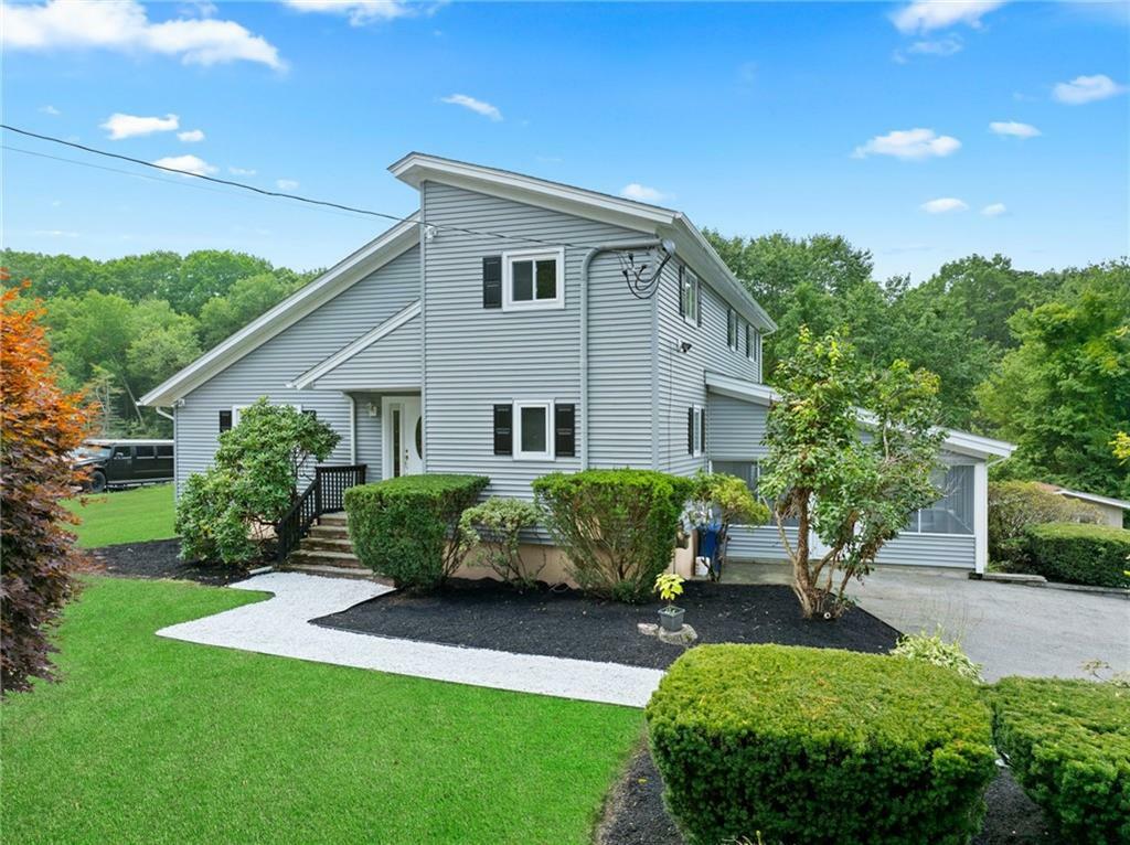 Property Photo:  18 Apple Tree Lane  RI 02919 