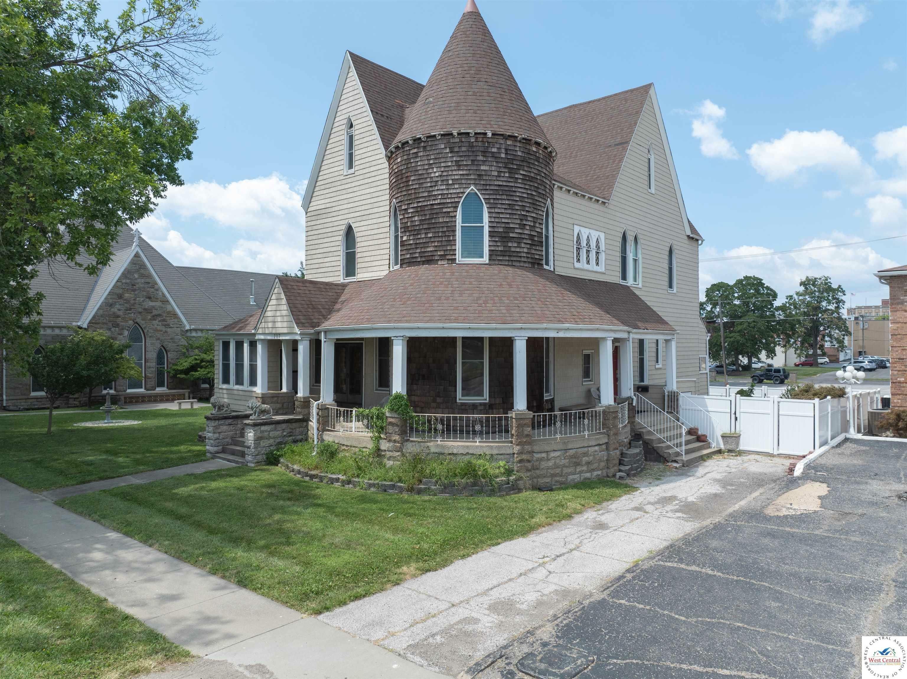 Property Photo:  117 E Broadway  MO 65301 