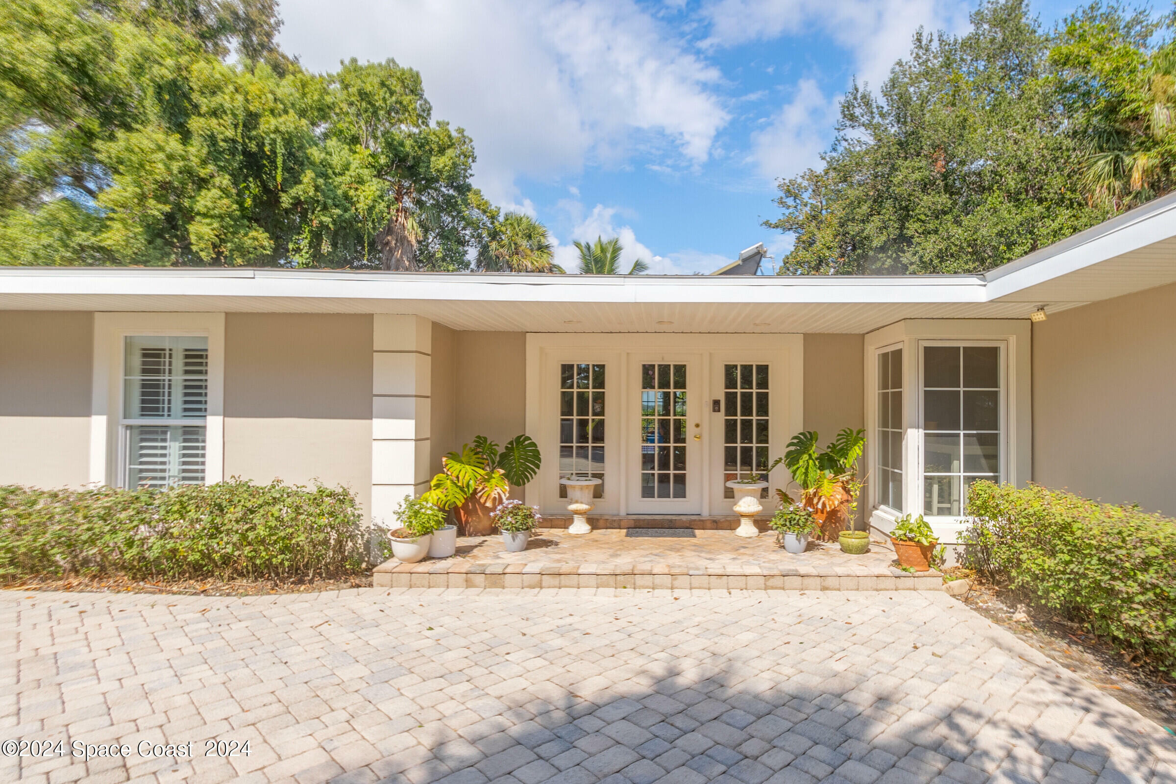 Property Photo:  555 Robin Hood Drive  FL 32953 