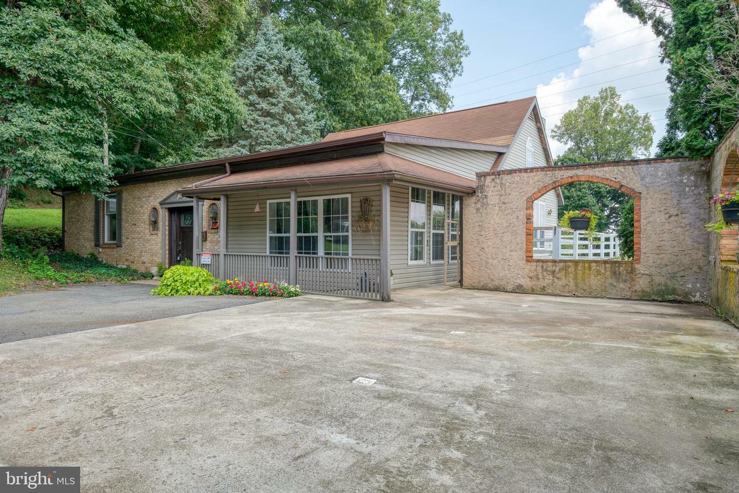 Property Photo:  43 Slaymaker Hill Road  PA 17535 