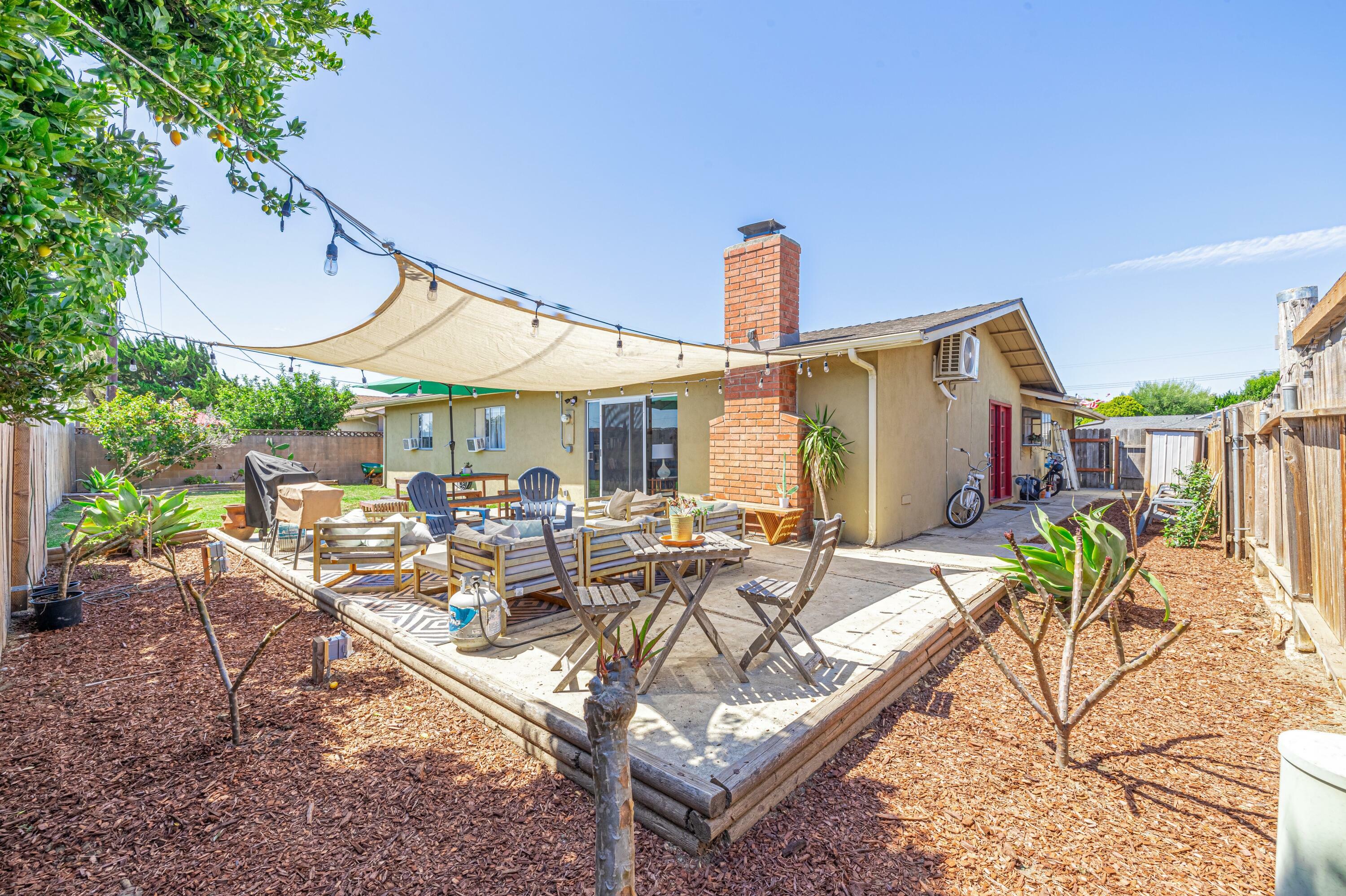 Property Photo:  906 Logan Avenue  CA 93001 