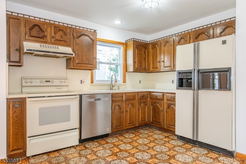 Property Photo:  6 Woodside Ave  NJ 07424 