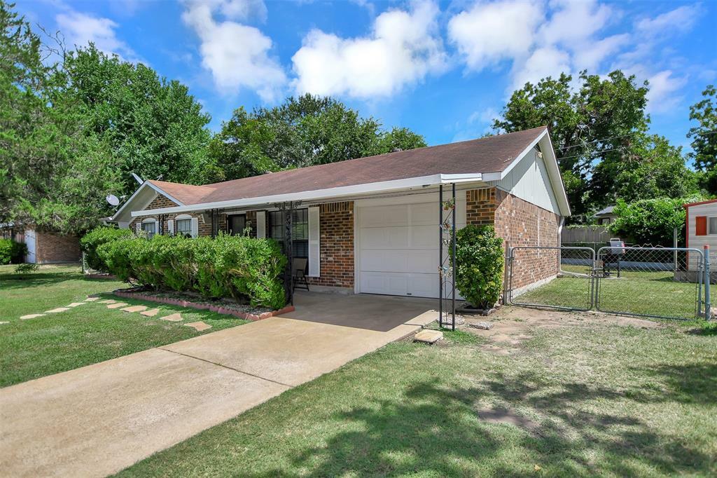 Property Photo:  1005 Martin Luther King Jr Parkway  TX 77833 