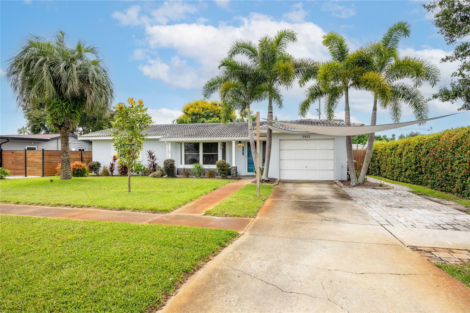 Property Photo: 5950 33rd Avenue N FL 33710