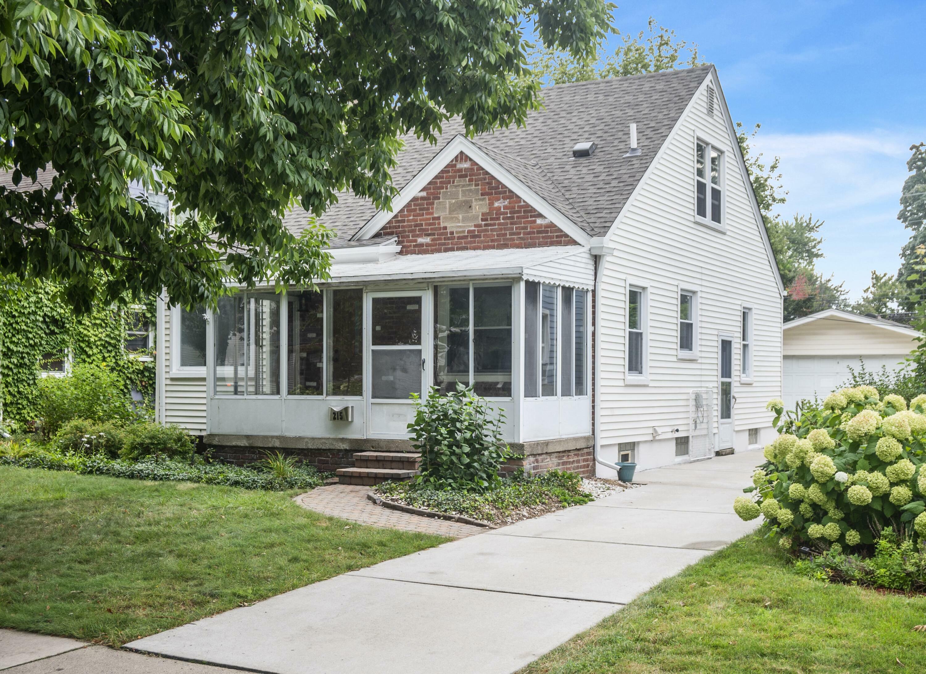 Property Photo:  215 S Minerva Avenue  MI 48067 