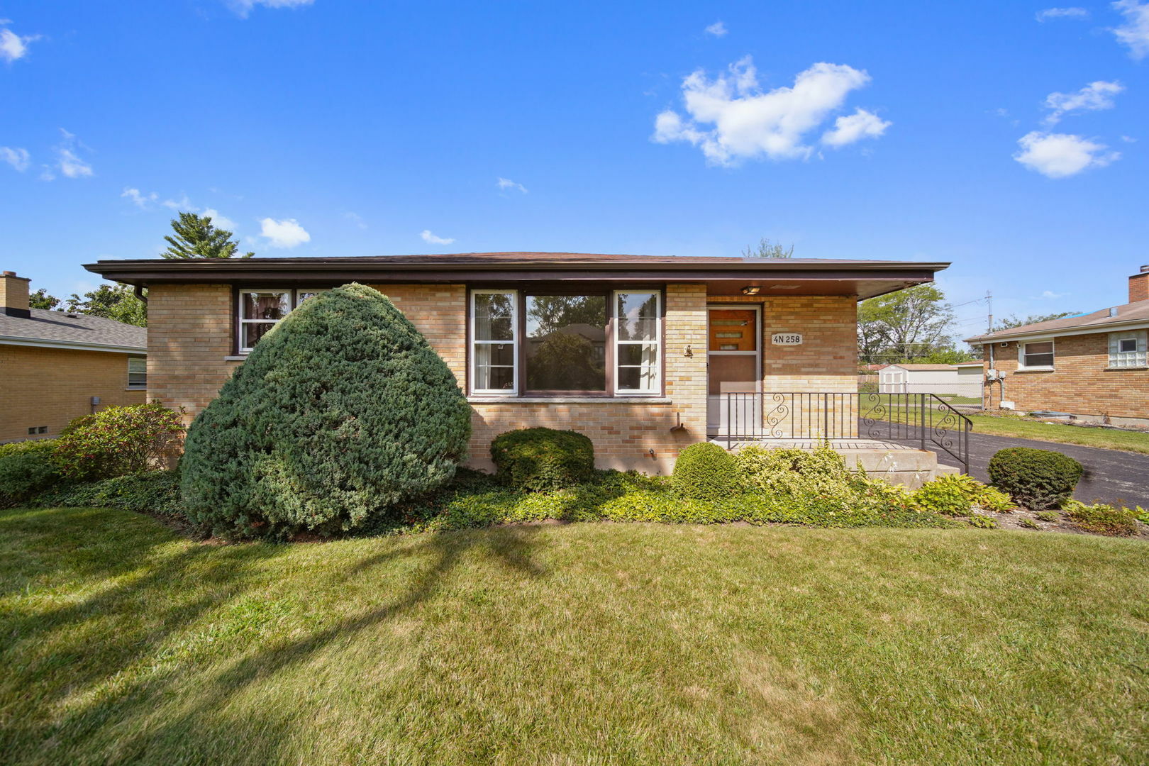 Property Photo:  4N258 6th Avenue  IL 60101 