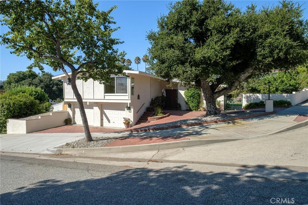 Property Photo:  2 Brokenbow Lane  CA 90274 