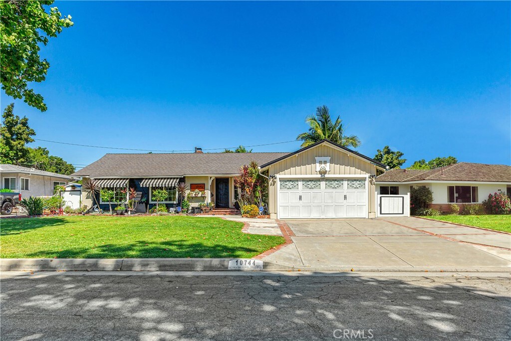 Property Photo:  10744 Bogardus Avenue  CA 90603 