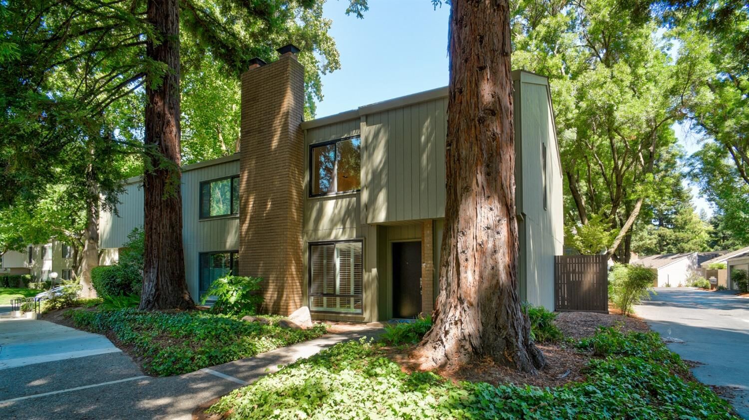 Property Photo: 202 Dunbarton Circle CA 95825
