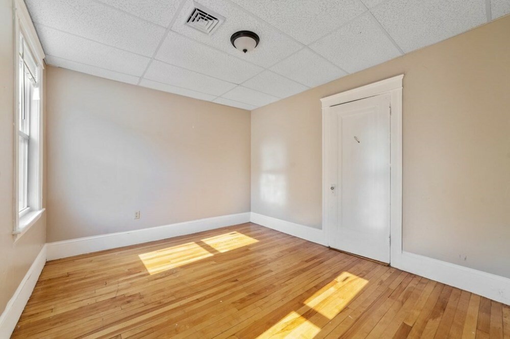 Property Photo:  141 Cambridge St. 3  MA 01603 