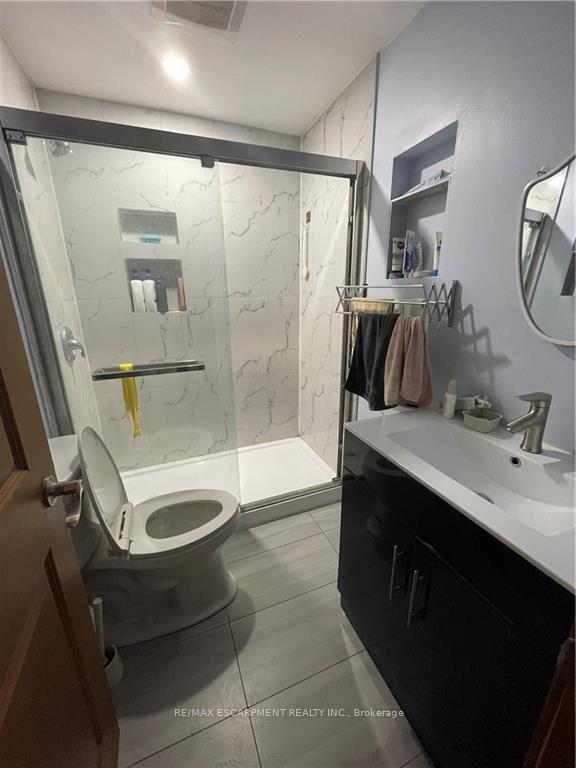 Property Photo:  84 Arnold St  ON L8S 1R6 