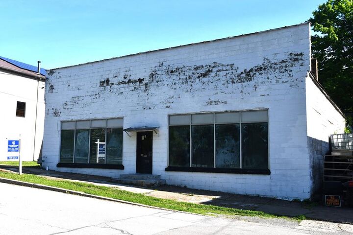 Property Photo:  714 River Avenue  PA 16373 