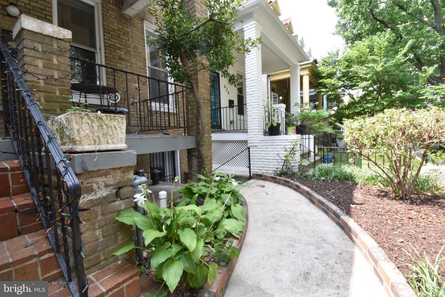 Property Photo:  622 Princeton Place NW B  DC 20010 